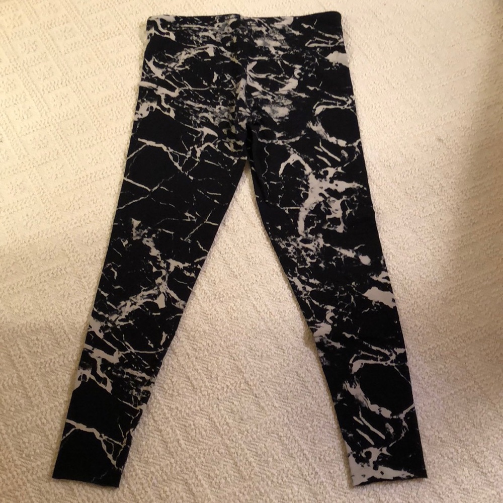 NWOT TNA Patterned Knit Leggings